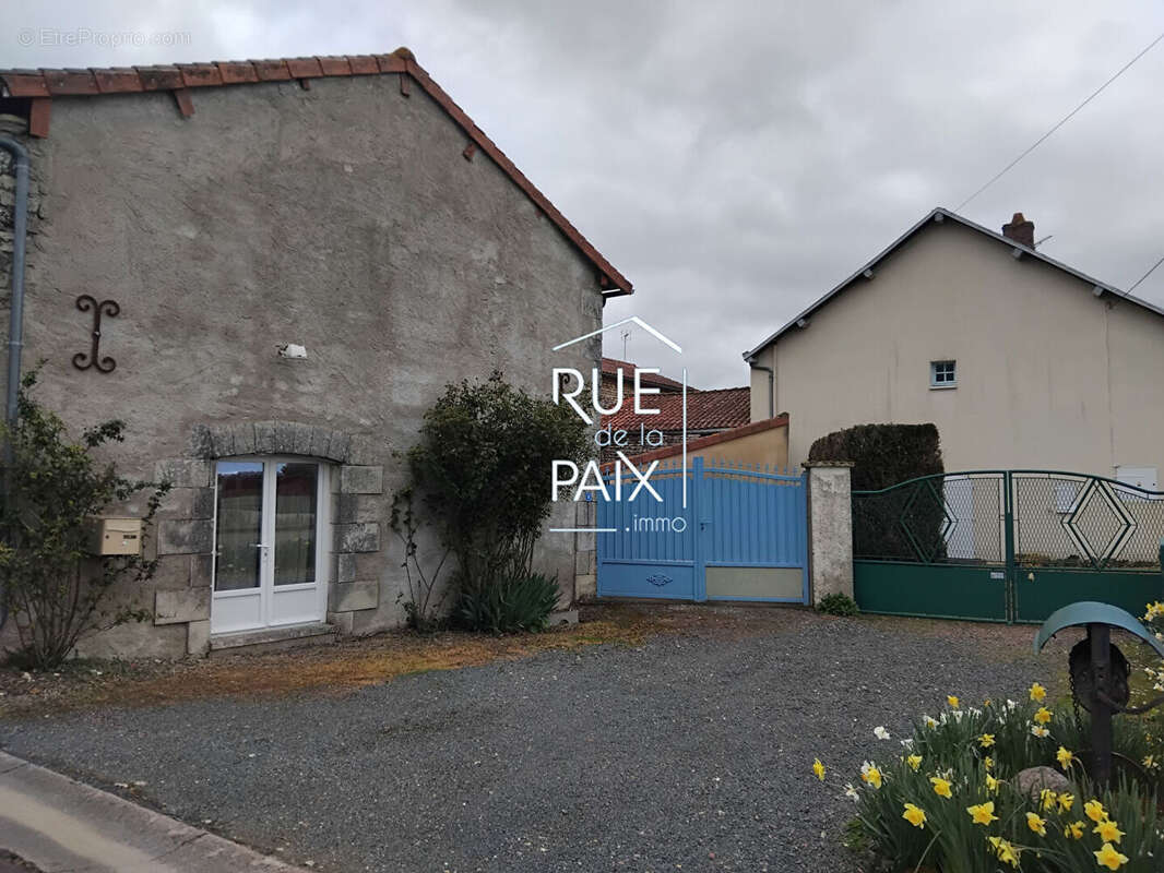 Maison à NUEIL-SOUS-FAYE