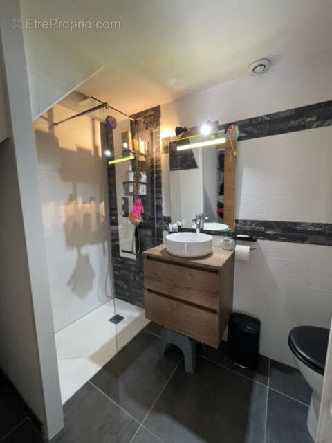 Maison à VIC-LA-GARDIOLE