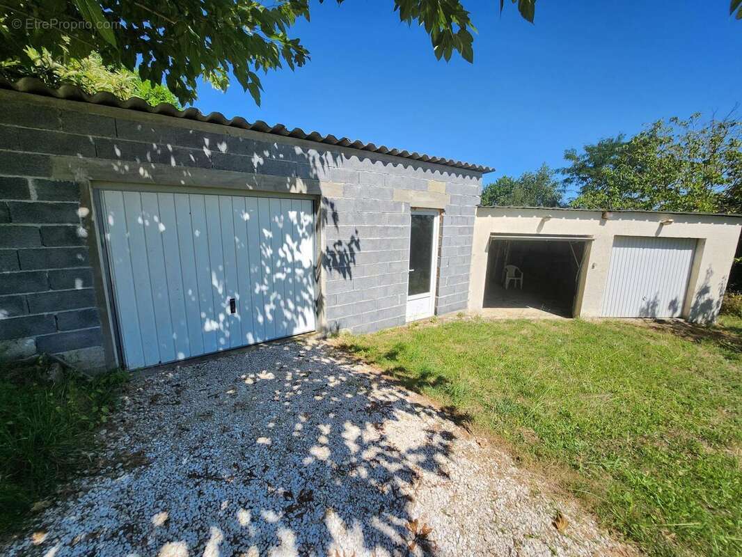 Maison 130 m² à Cazaubon  - photo 6