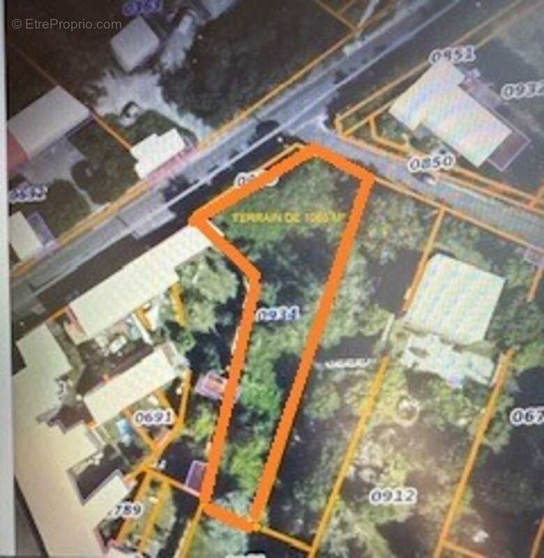 Terrain à SAINT-CYR-SOUS-DOURDAN