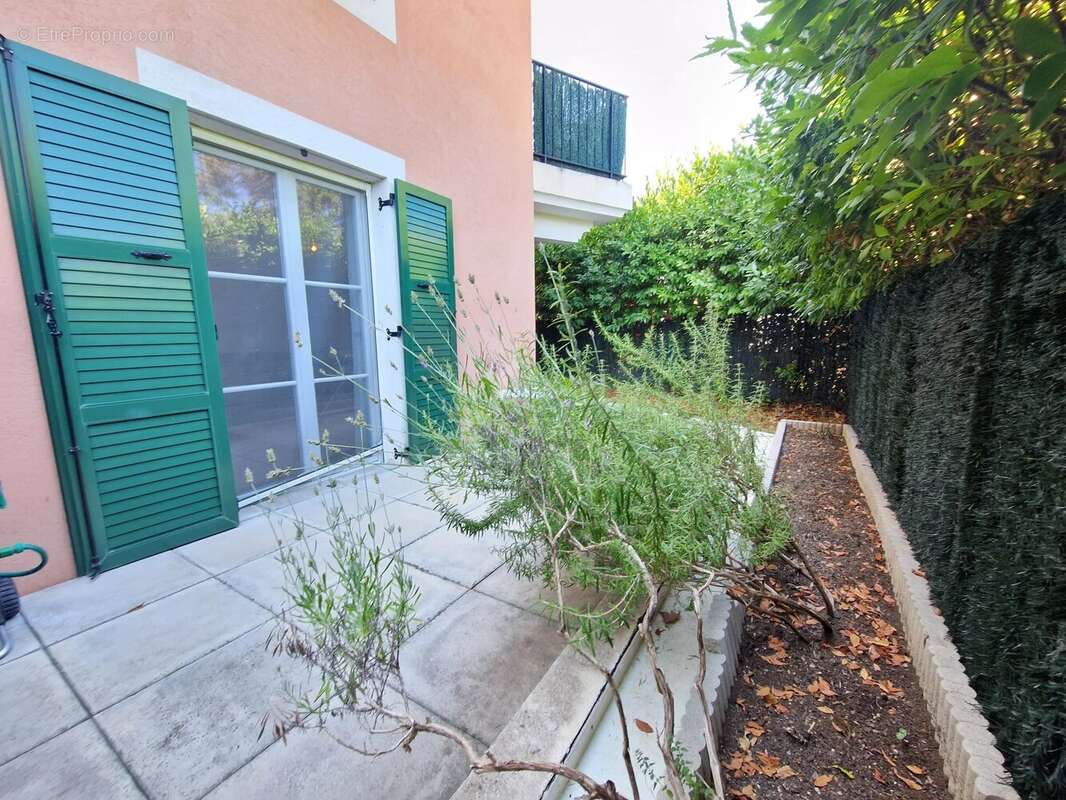 Appartement à ROQUEFORT-LES-PINS