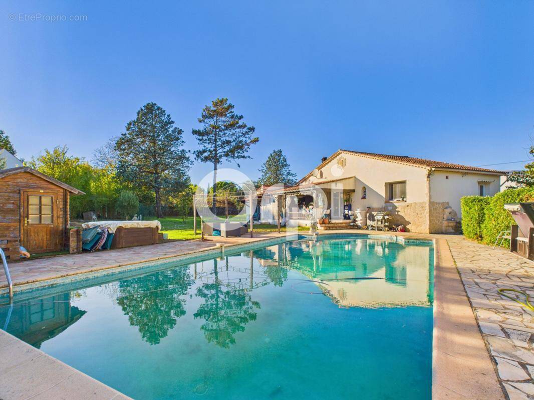 Maison à TOURRETTES