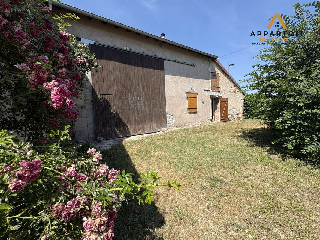 Maison à ESPINASSE-VOZELLE