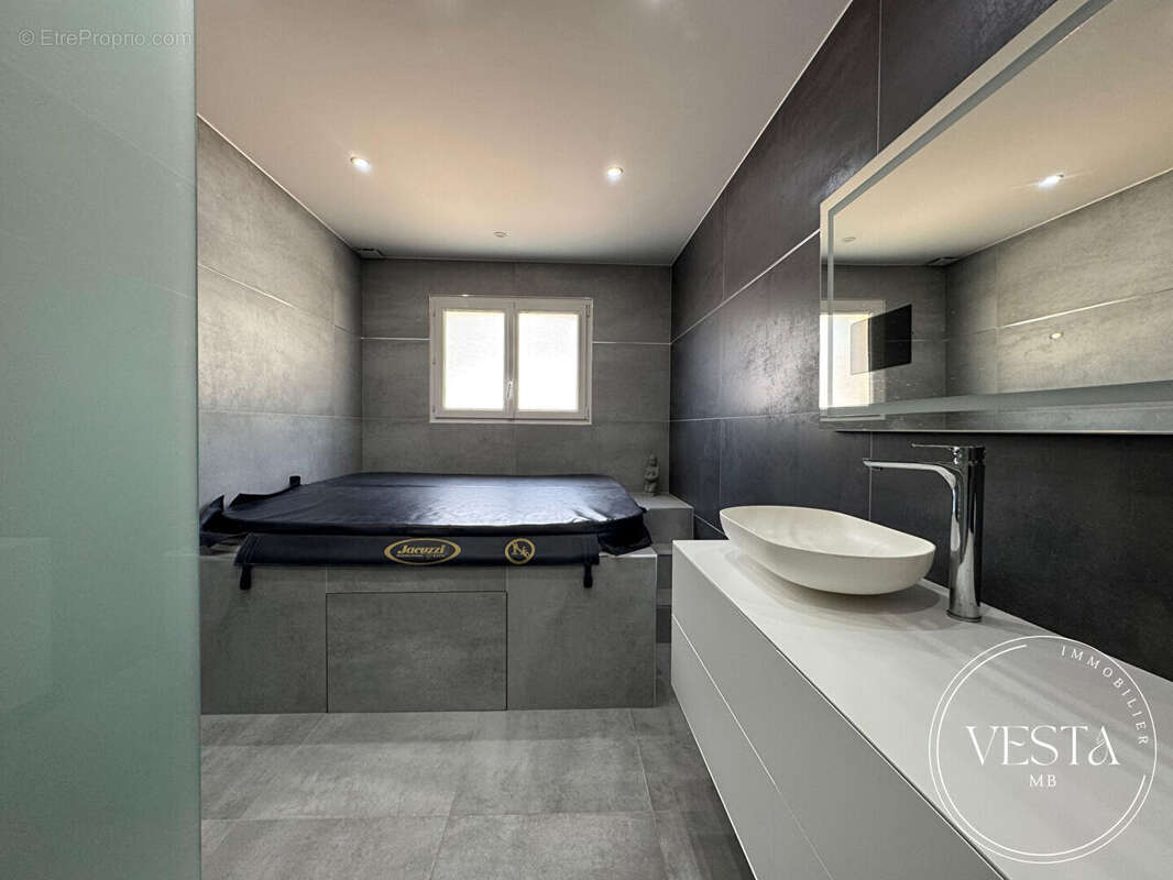 Maison à MIREBEAU-SUR-BEZE