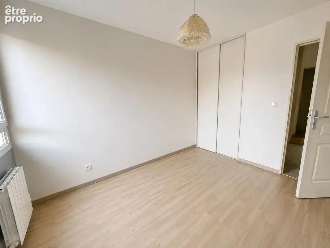 Appartement T4 avec grande terrasse et double garage - photo 7