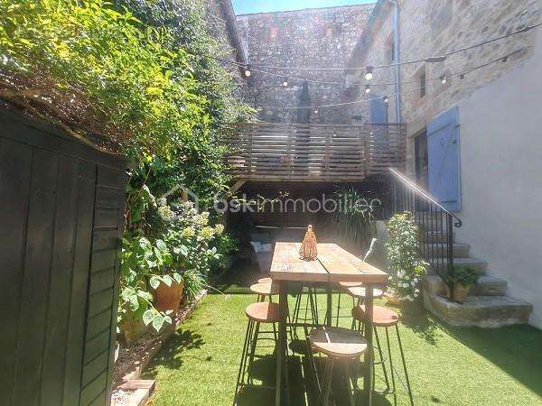 Maison à SAINT-CHAPTES