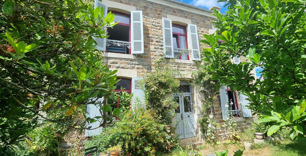 PLOUHA, centre maison de caractère à vendre - photo 10