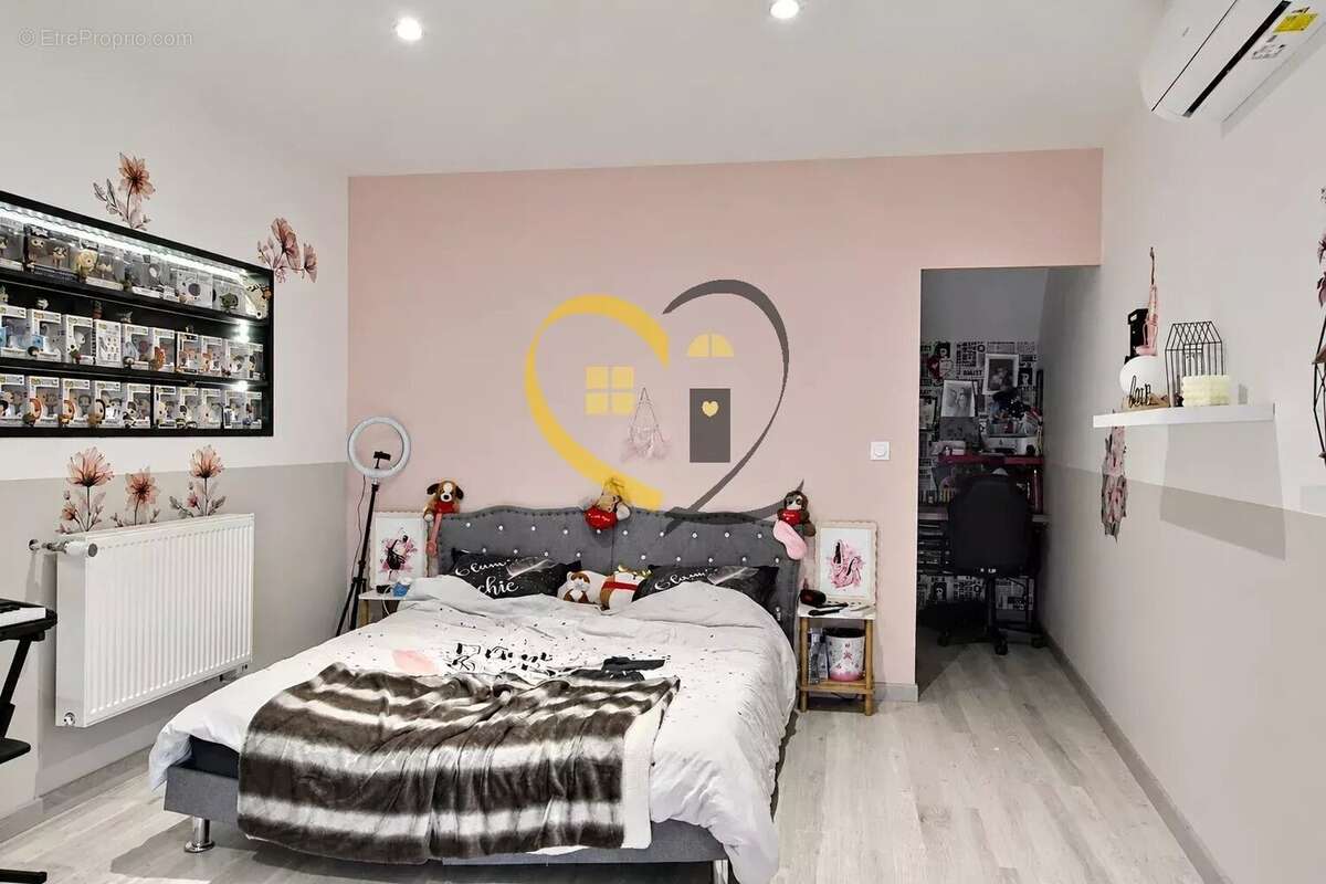 Maison familiale de 237 m² avec piscine – Chéry (18) - photo 11