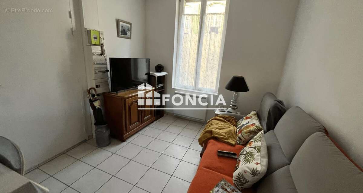 Saint-Chaptes - Immeuble de rapport avec local commercial et 4 appartements loués - photo 3