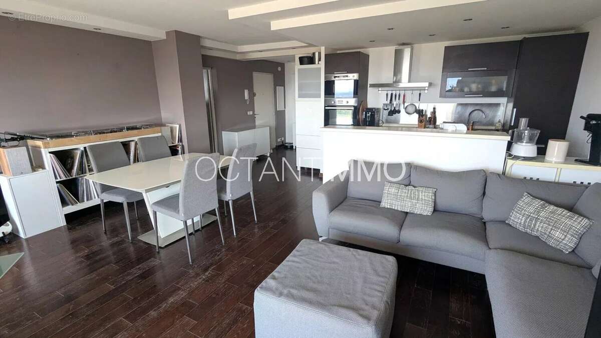 Appartement à MOUGINS