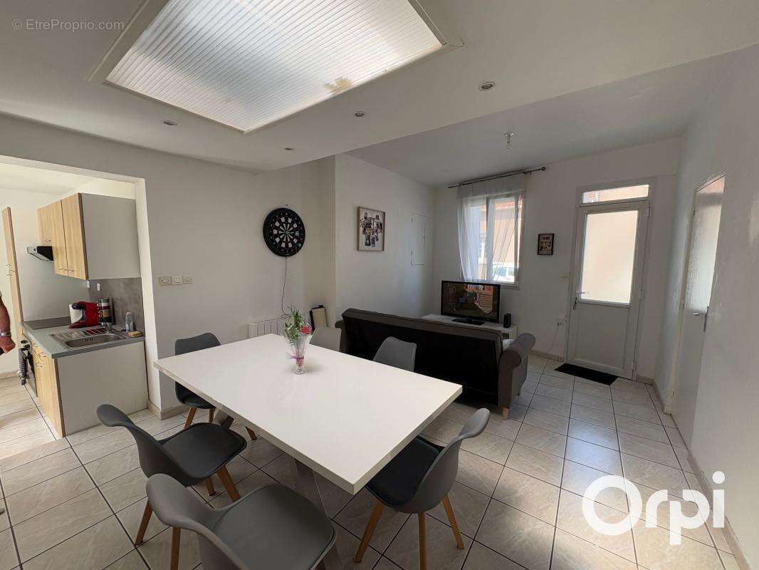 Appartement à COULOGNE