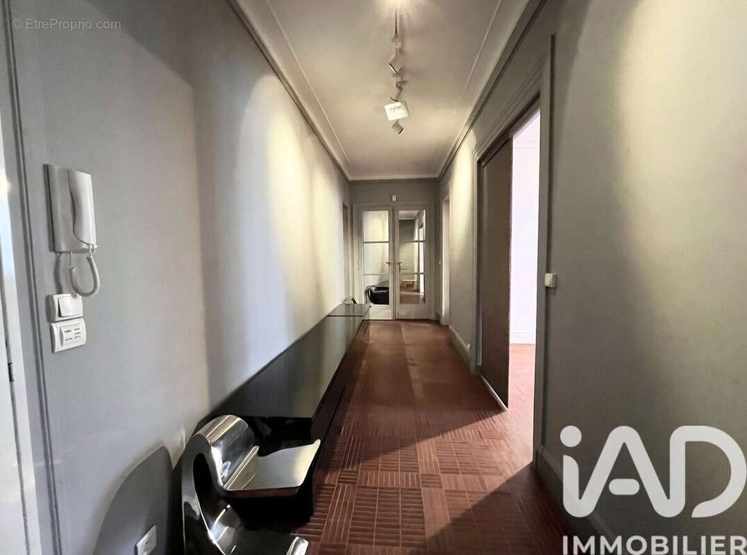 Appartement 90 m² à Paris-16e  - photo 4
