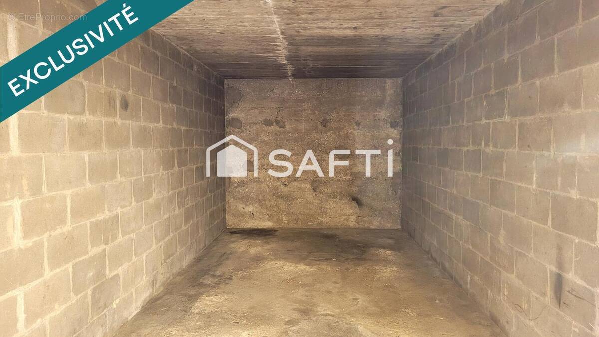 Photo 1 - Parking à LYON-8E