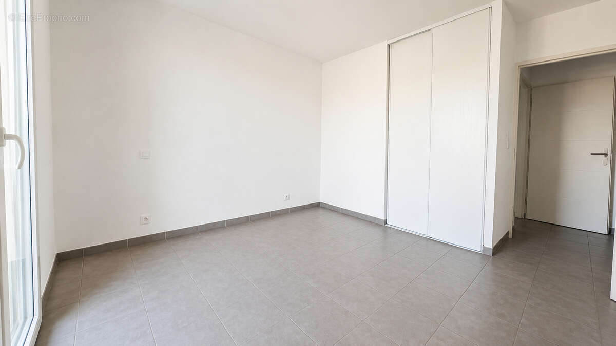 Apt T3 de 2015 - Calme sur Jardin - Expo Sud - Grand Box fermé. - photo 11