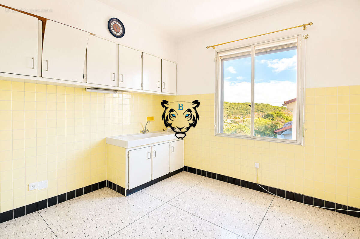 Maison à LE MUY