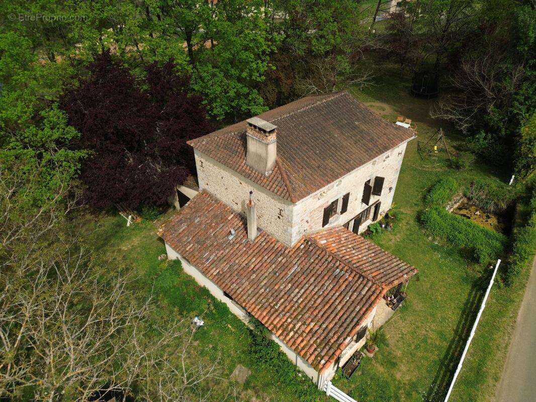 Maison à SAINT-AMAND-DE-VERGT