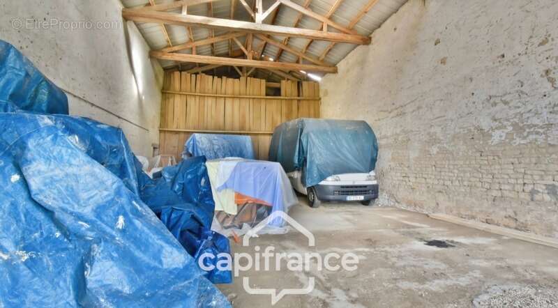 Ensemble Immobilier à vendre NUAILLE D'AUNIS (17) à vendre NUAILLE D'AUNIS, ensemble immobilier d'une surface de 591,64 m2, le t - photo 2