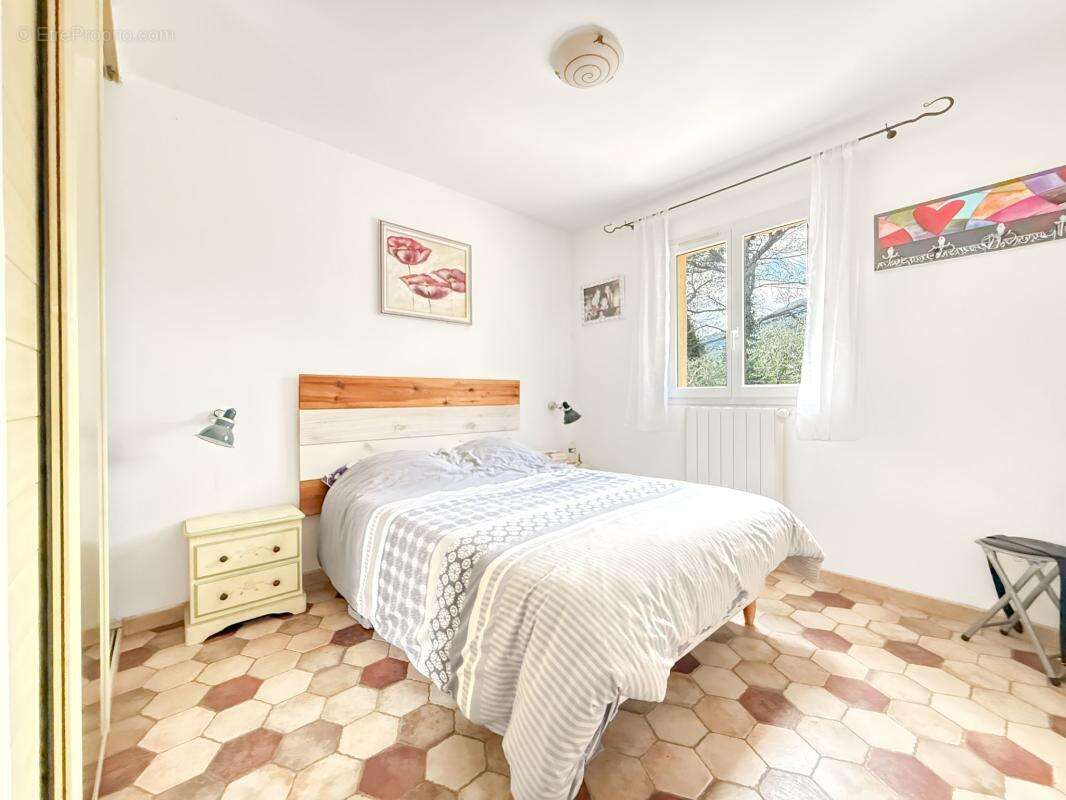 Maison à PEILLE