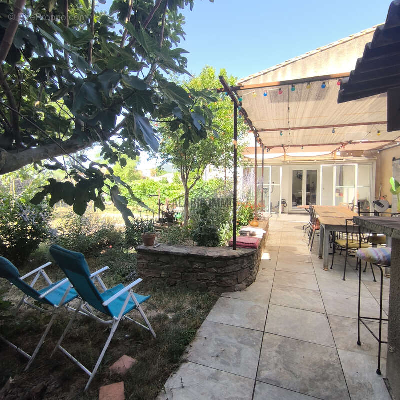 Maison  de charme en pierre avec jardin clos et parking privé - photo 27