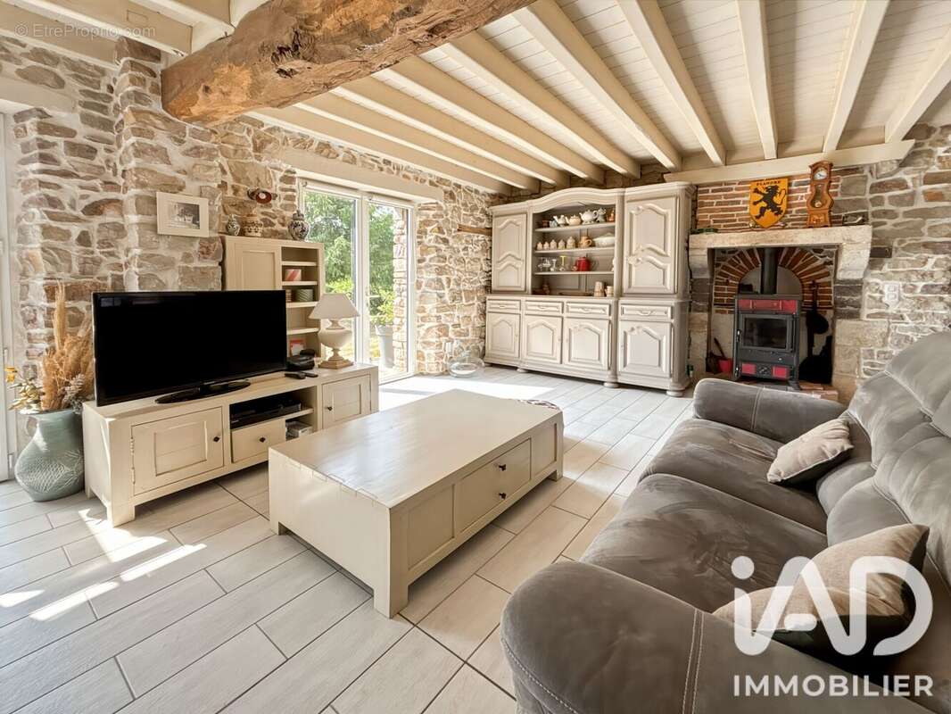 Maison 165 m² à Sainte-Suzanne  - photo 5