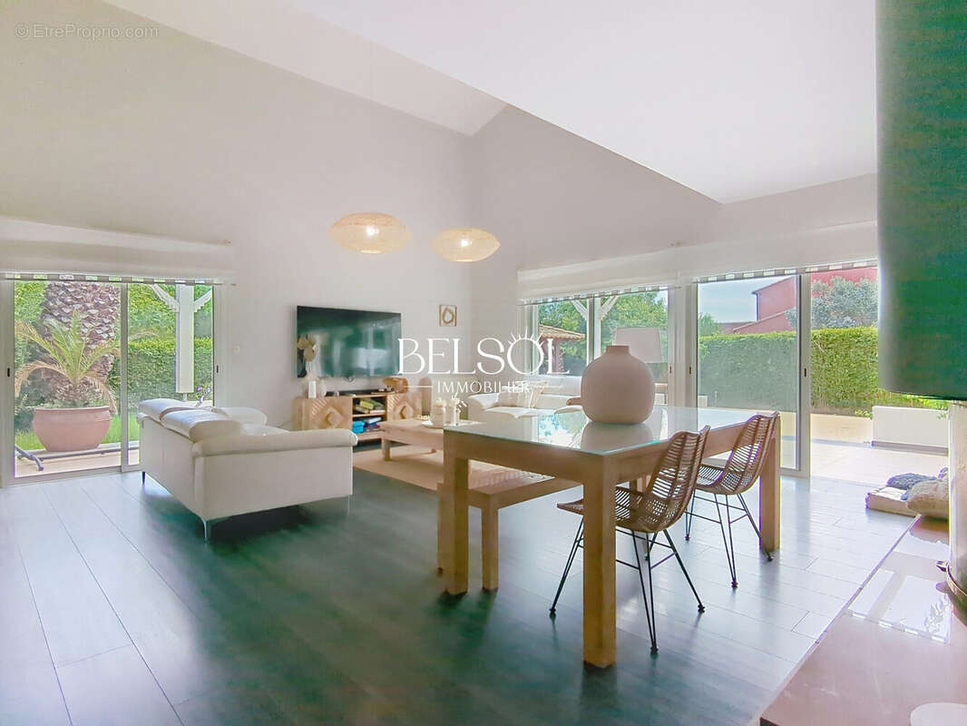 Maison à SAINT-CYPRIEN