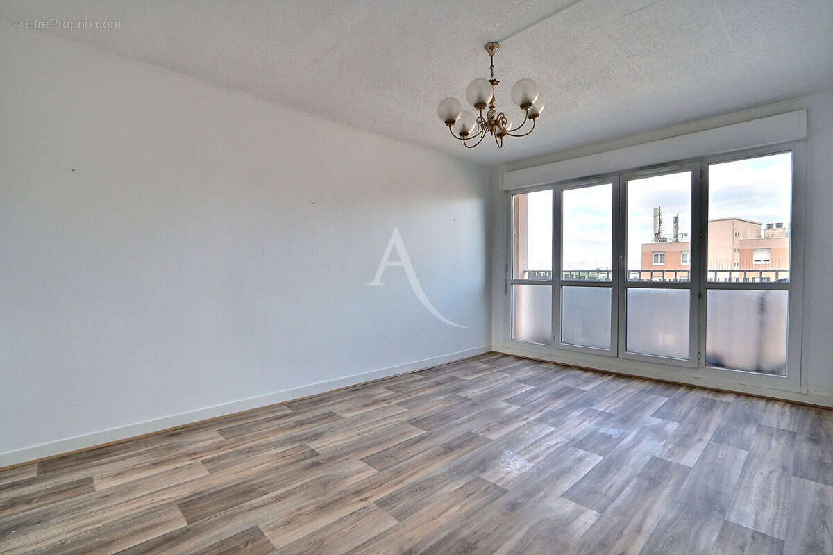 Appartement à LA COURNEUVE