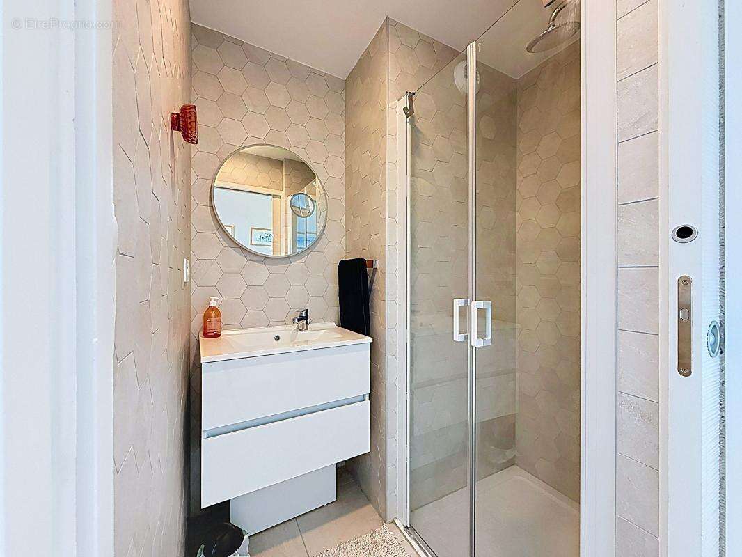 Appartement À Vendre - Dernier étage avec ascenseur privatif, terrasse et vue mer - photo 8