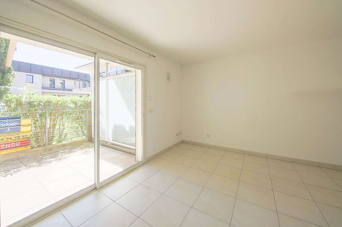 CENTRE PORTO VECCHIO - Appartement 2 pièces de plain pied avec terrasse. - photo 2