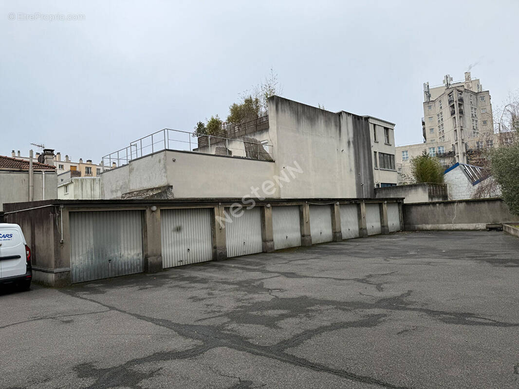 Parking à MONTREUIL