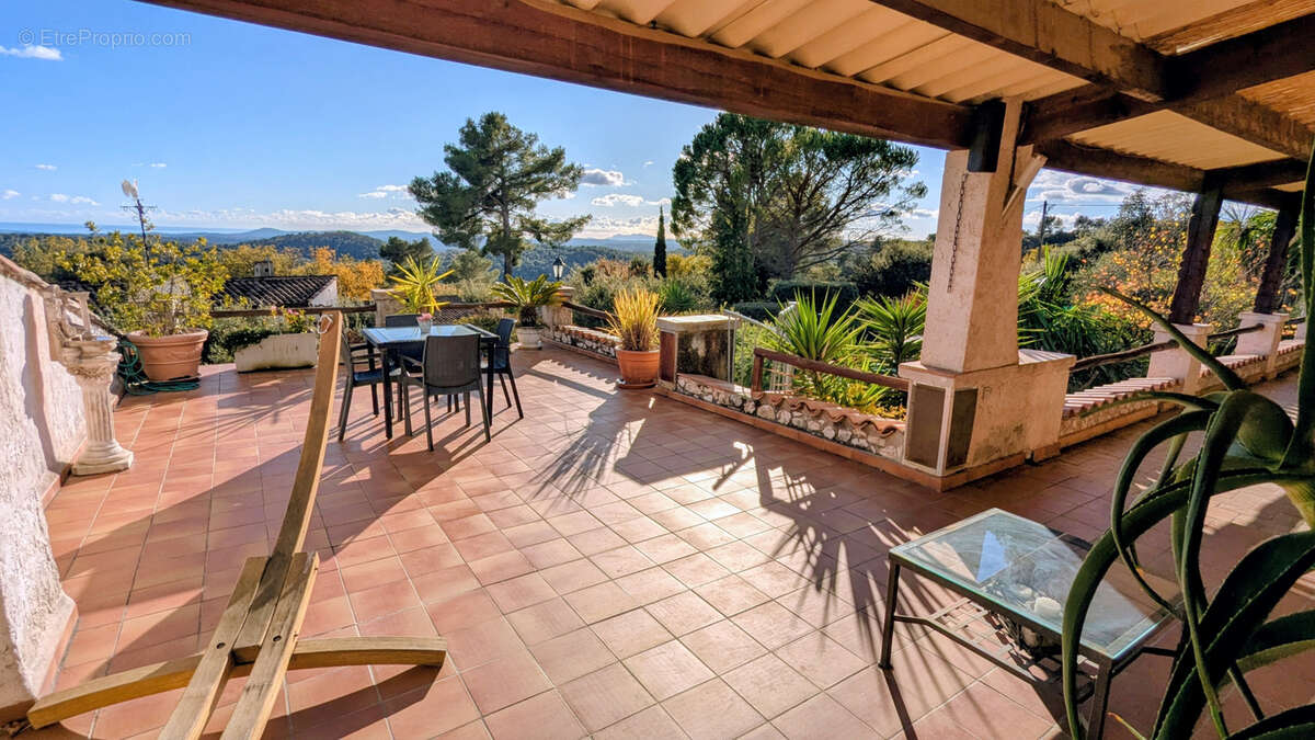 Maison à TOURRETTES-SUR-LOUP