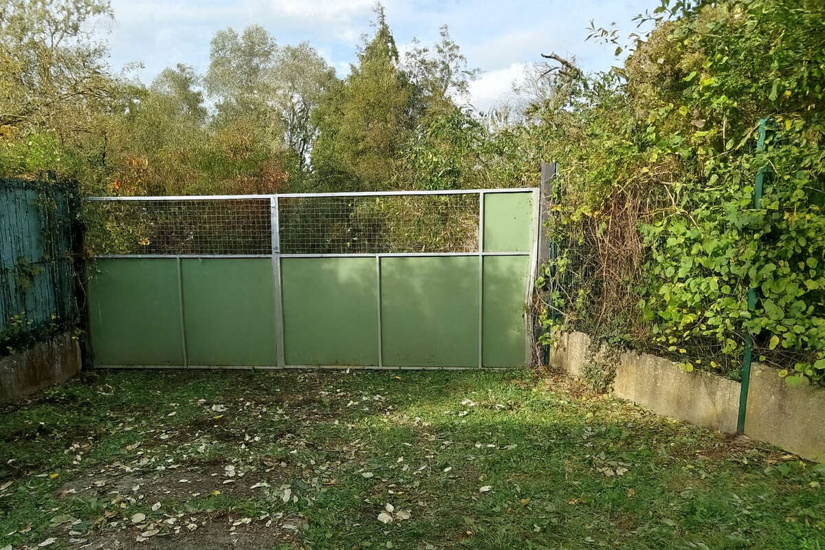 Terrain à GLISY