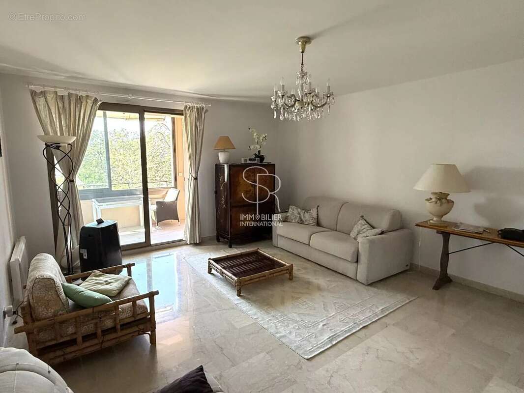 Villeneuve-Loubet · Hauts de Vaugrenier · 2p 65 m² · transformable 3 pièces - photo 5