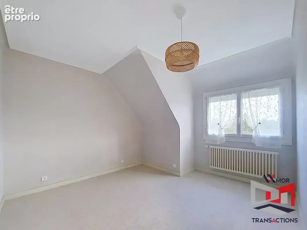 Maison familiale avec sous-sol complet et beau jardin paysagé - photo 12