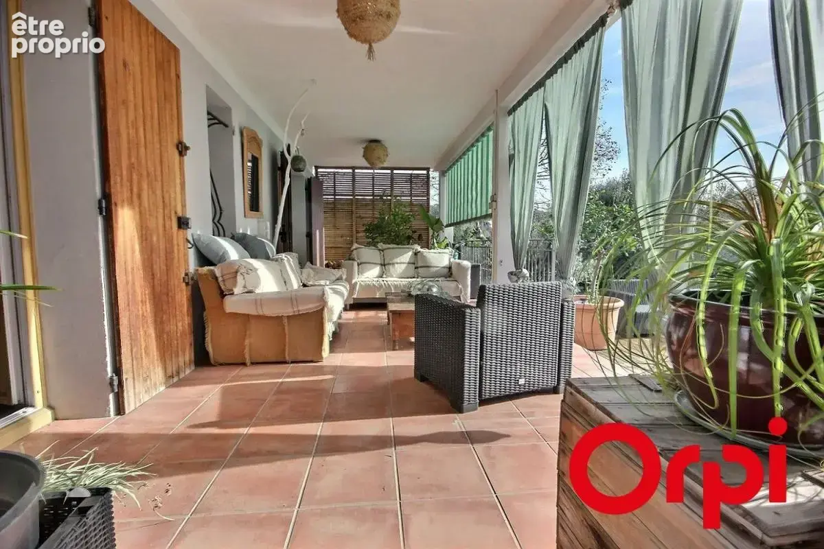 VILLA T6 (T4 + T2) sur 2700m² de terrain - Marseille 12ème - photo 3