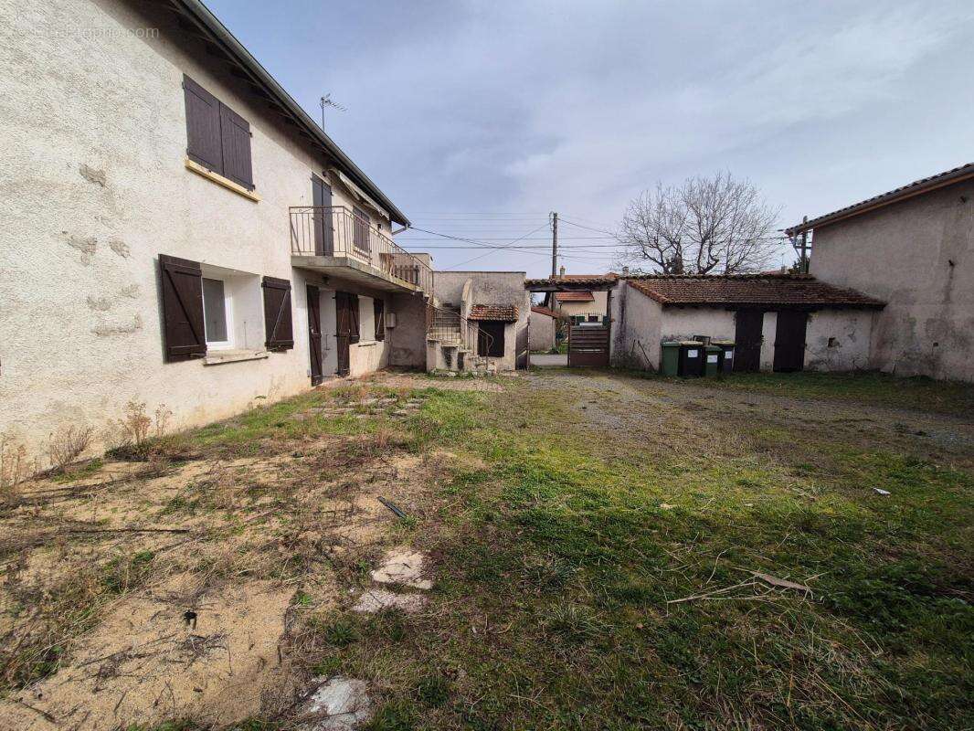 Appartement à VEAUCHE