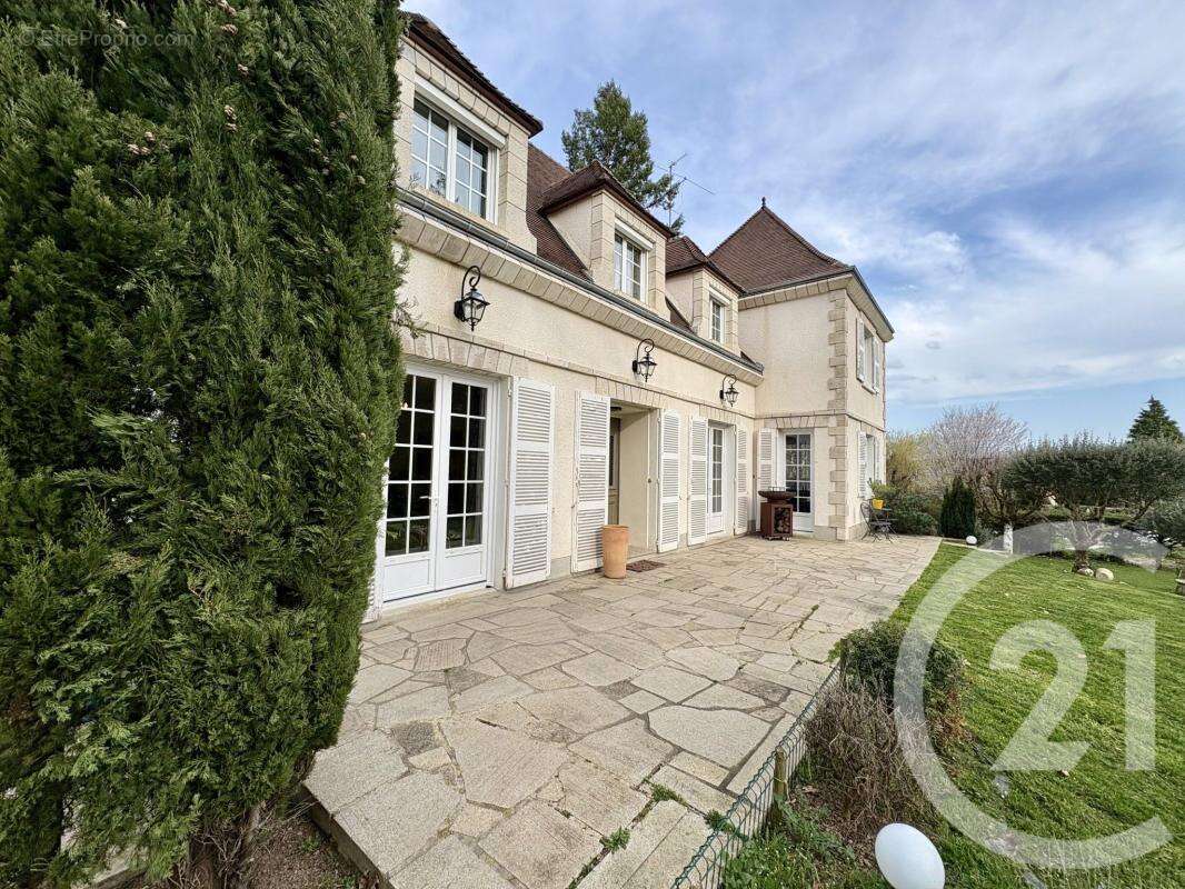 Maison à SAINT-PRIEST-TAURION