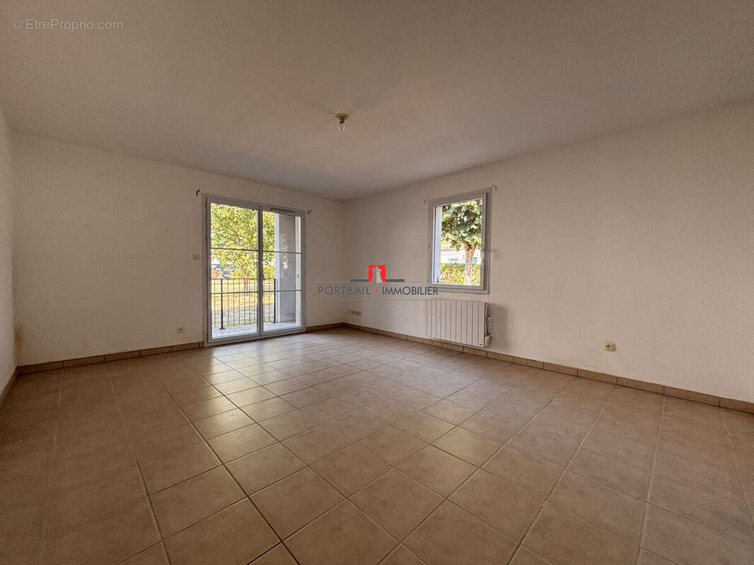 Appartement à SAINT-MARTIN-LACAUSSADE