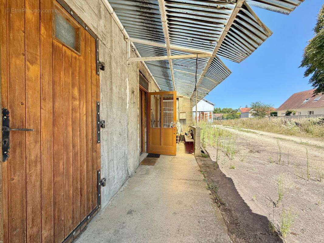 Maison avec grange et terrain constructible - photo 19