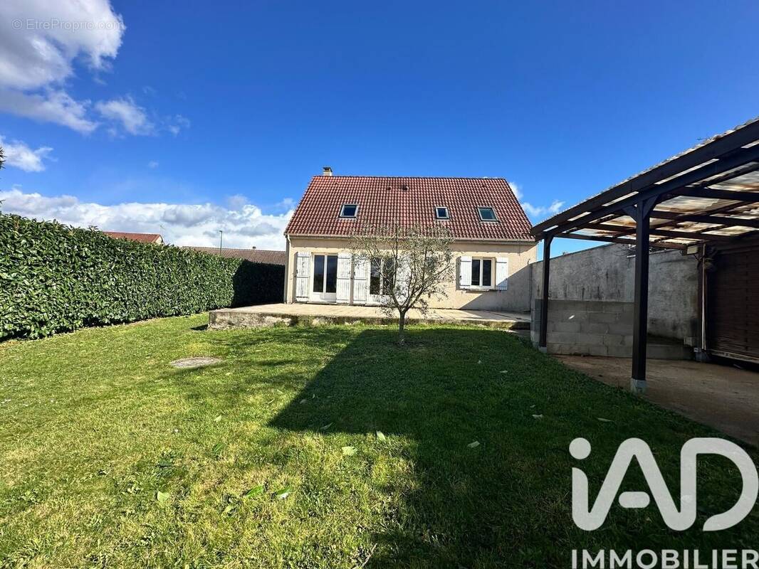 Photo 1 - Maison à VILLEBLEVIN