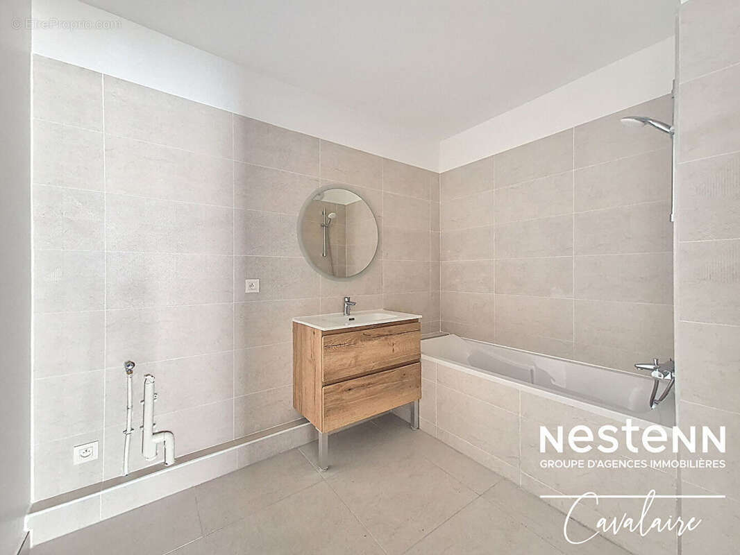 Appartement récent à Cavalaire Sur Mer 3 pièce(s) 60.11 m2 dans résidence avec piscine et double stationnement en sous-sol - photo 9