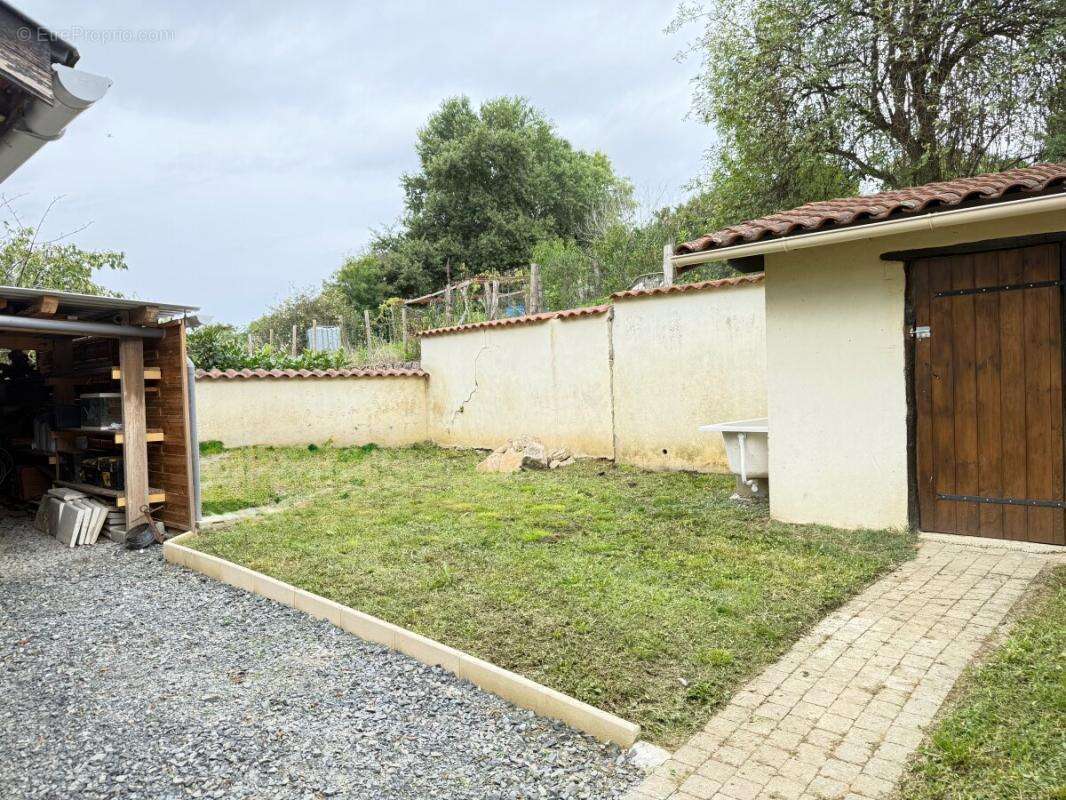 Maison à L&#039;ABERGEMENT-CLEMENCIAT