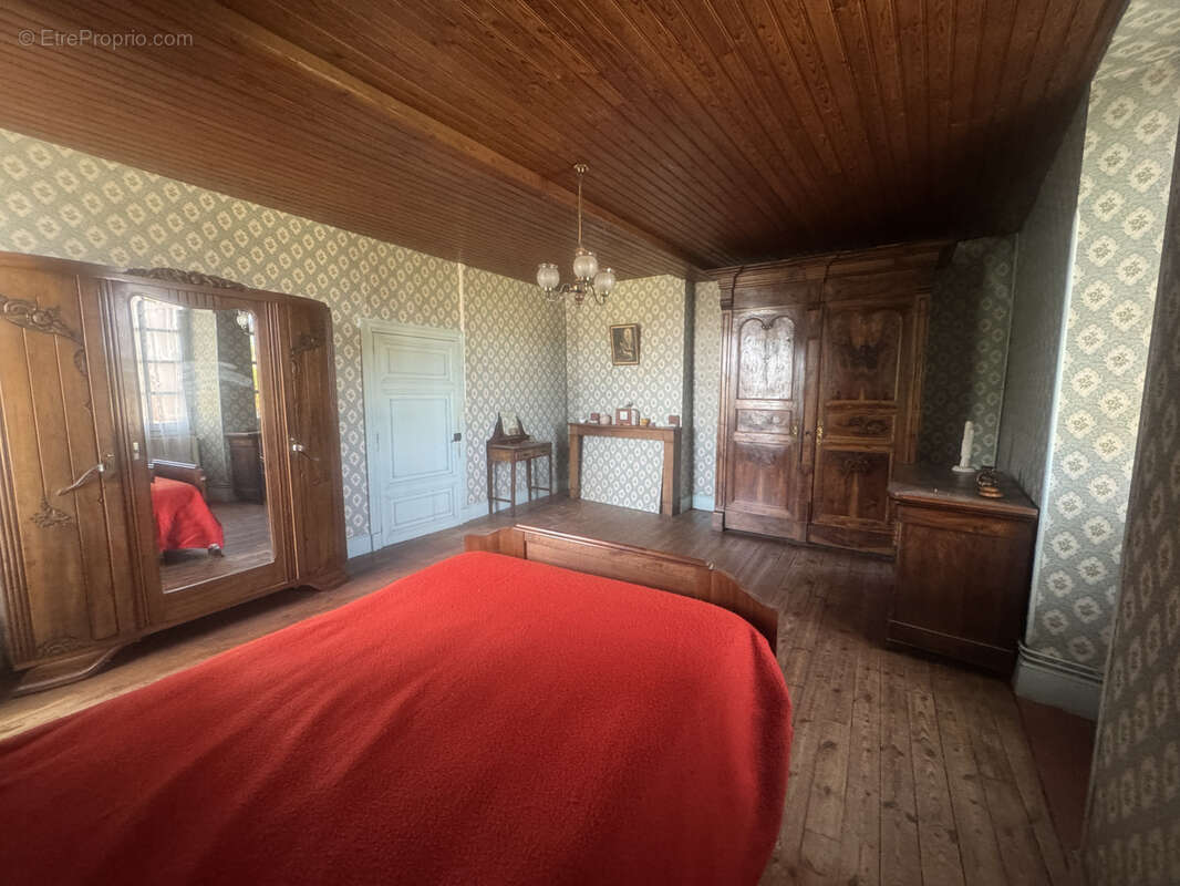 Maison à SAINT-NAZAIRE-DE-VALENTANE