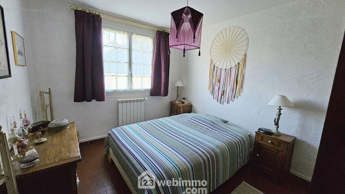 Une seconde chambre de 10 m² très lumineuse. - Maison à NANTEAU-SUR-LUNAIN
