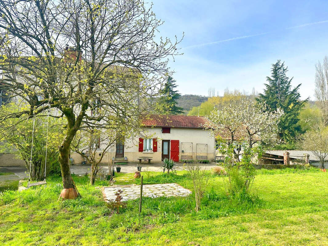 Maison à LIVINHAC-LE-HAUT
