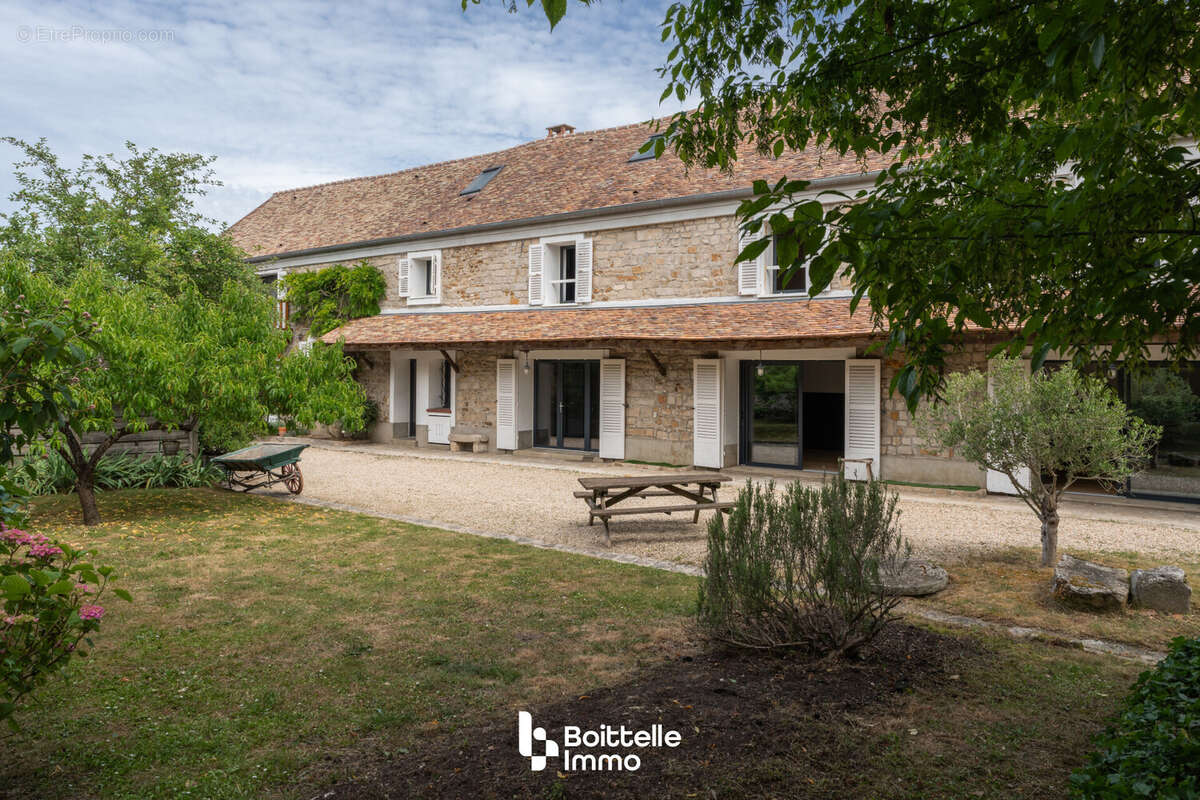 Maison 329 m² à Arbonne-La-Foret  - photo 2