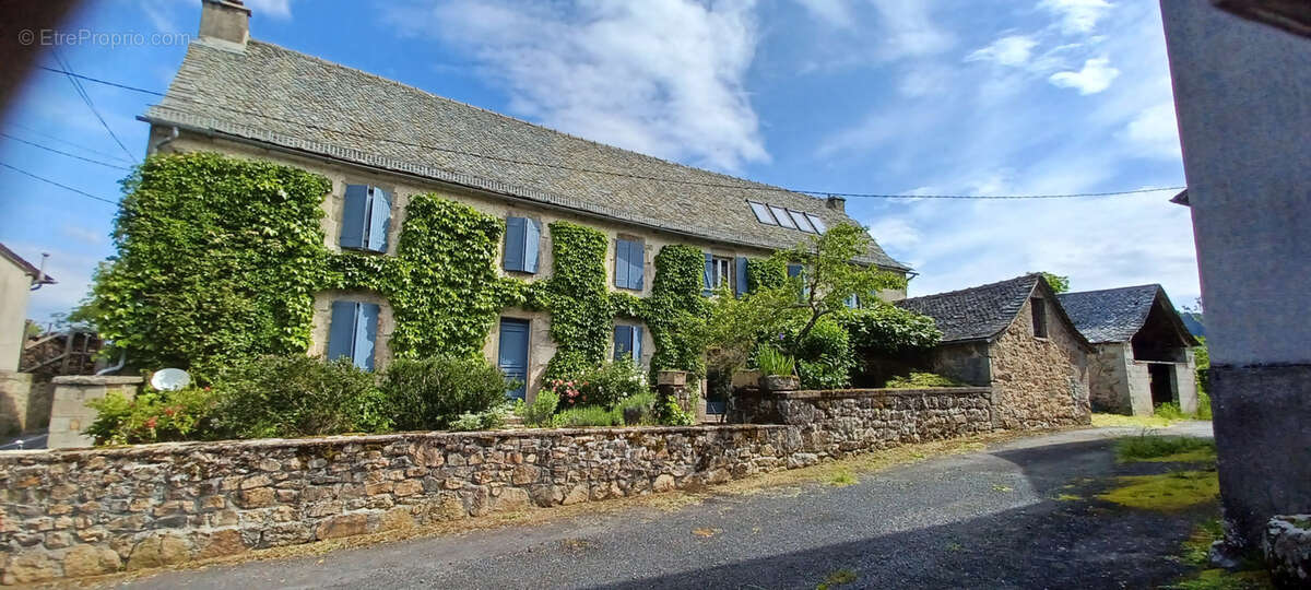 Maison à ENTRAYGUES-SUR-TRUYERE