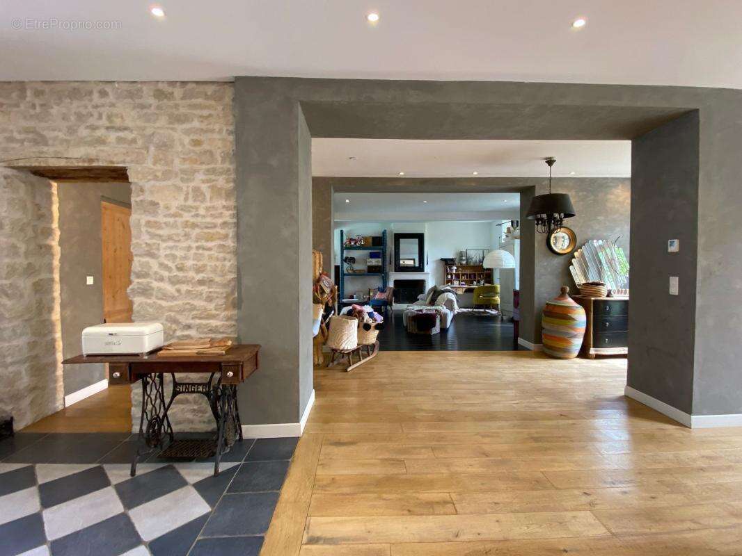 Maison à SAINTE-SOULLE