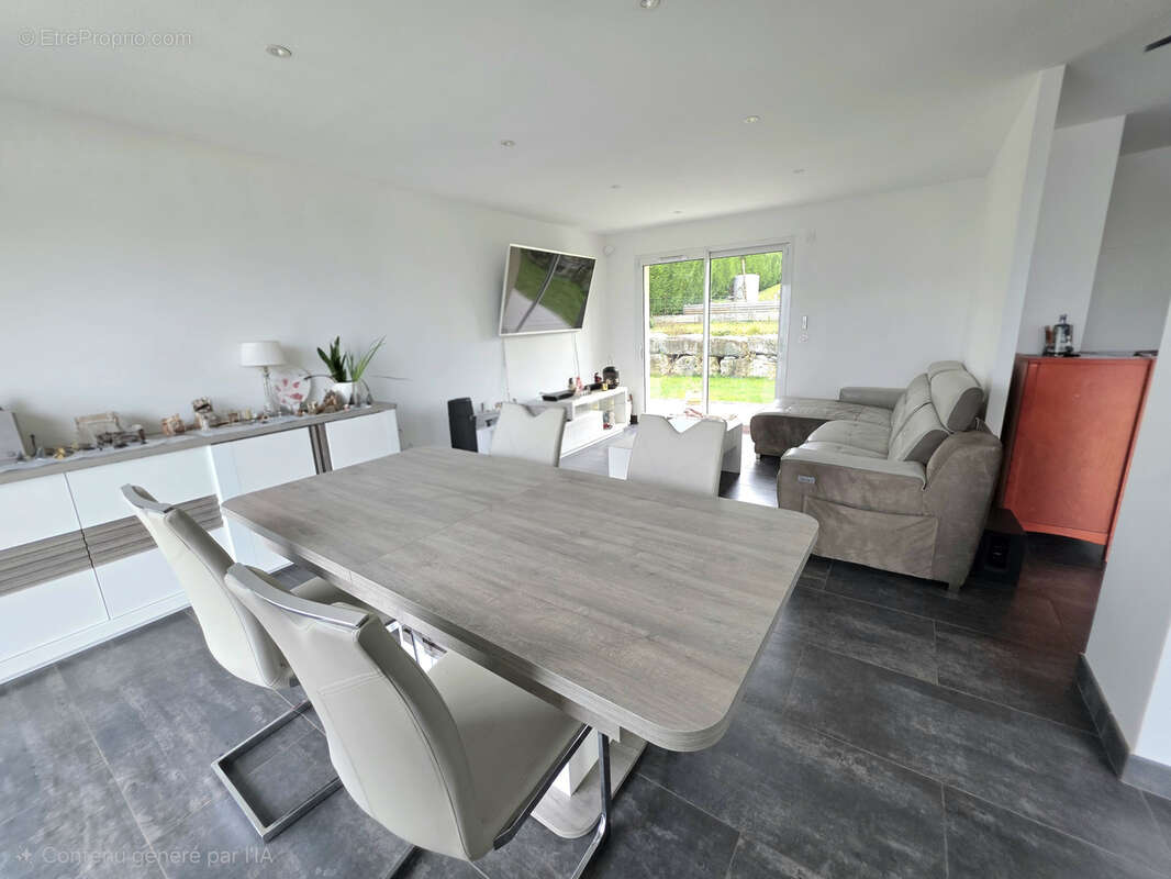 Maison à SAINT-CERGUES