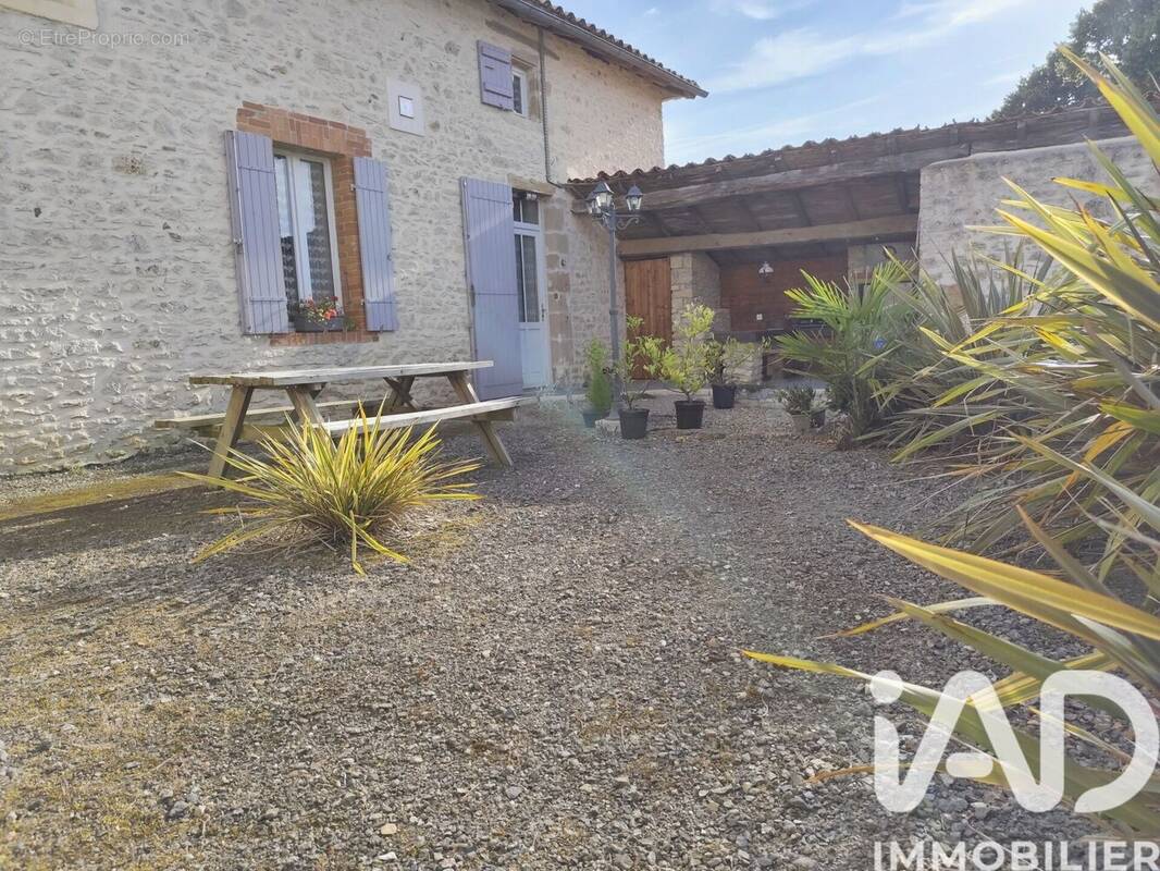 Photo 1 - Maison à SAINT-CLAUD