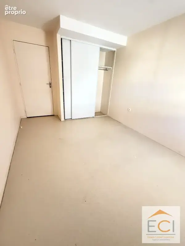 À vendre - Appartement T3 au dernier étage avec terrasse - photo 9